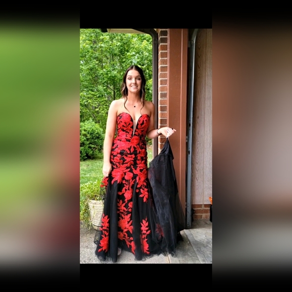 JASZ GORGEOUS RED AND BLACK PROM DRESS SIZE - Picture 4 of 4